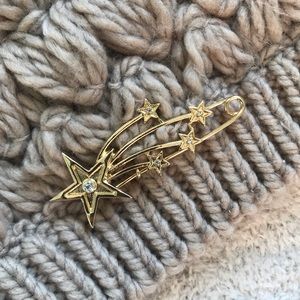 Golden shooting star pin 💫
